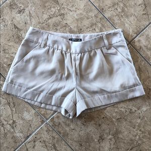 Express women’s beige shorts